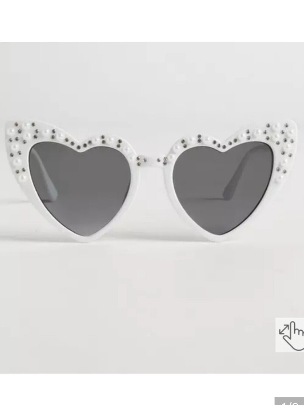 🆕️🤍 WHITE PEARL & RHINESTONE ACCENTED HEART SUNGLASSES🤍
